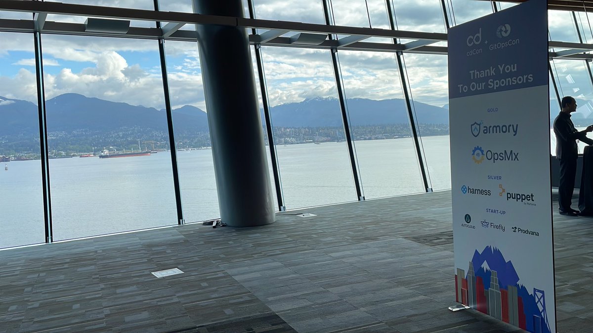 OpenGitOps's tweet image. Day 2 of #cdCon + #GitOpsCon starts now! ✨🤗🙌