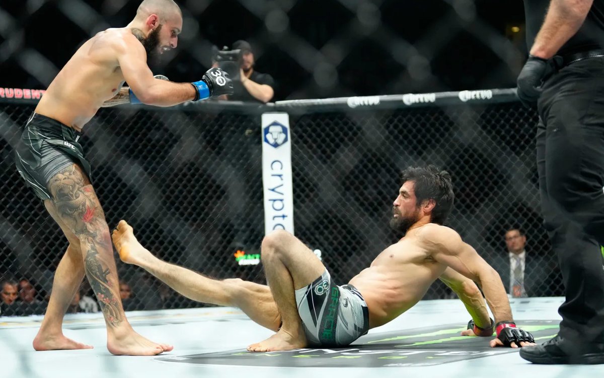 FCF_MMA's tweet photo. #AlanJouban on #KronGracie’s performance at #UFC288: ‘When you see 😫 #butt (‿!‿) #scooting in the UFC, it’s not a good look.’🔗-->https://t.co/mLZ3UZnP59 https://t.co/O0VP68ryfp