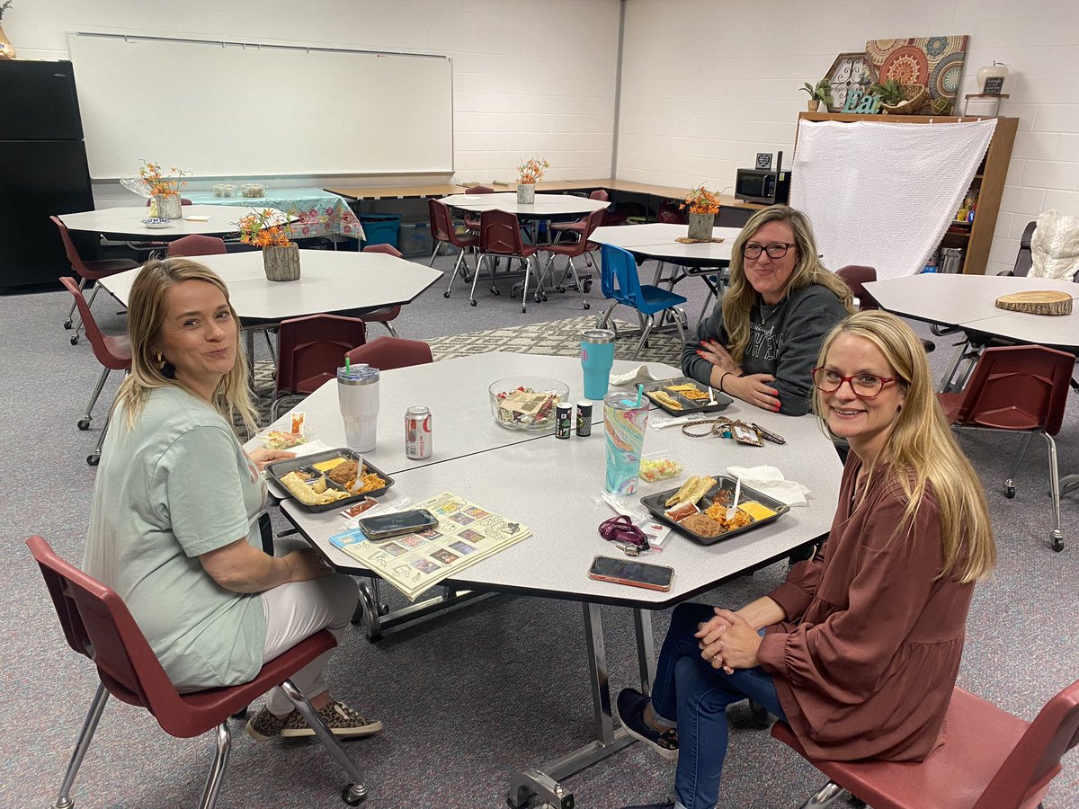 11TXLessonStudy's tweet image. Callisburg ES admin celebrated teachers recently in a Kanpai celebration for all their hard work during PLC time &amp;amp; implementing HQIM to raise student achievement. It was even crispito day in the cafeteria! @CallisburgISD @ESCRegion11