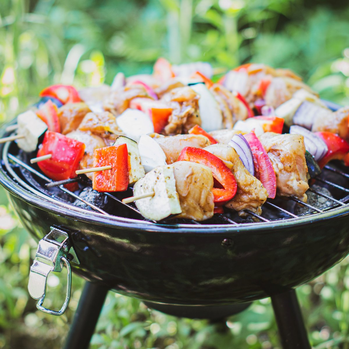 AuroraU_dining's tweet photo. May your pit be hot, the flavor bold, and the BBQ plentiful! Happy #NationalBBQMonth🥩 

#AUdining #ChartwellsCentral https://t.co/yU4LCQtOiV
