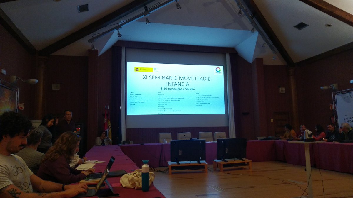 Estrellamlois's tweet photo. Hoy he tenido el placer de participar en el seminario de movilidad e infancia en el CENEAM, un grupo de expertos interdisciplinar hablando y debatiendo sobre entornos escolares.
#movilidadceneam https://t.co/i7zOwIU1Ai