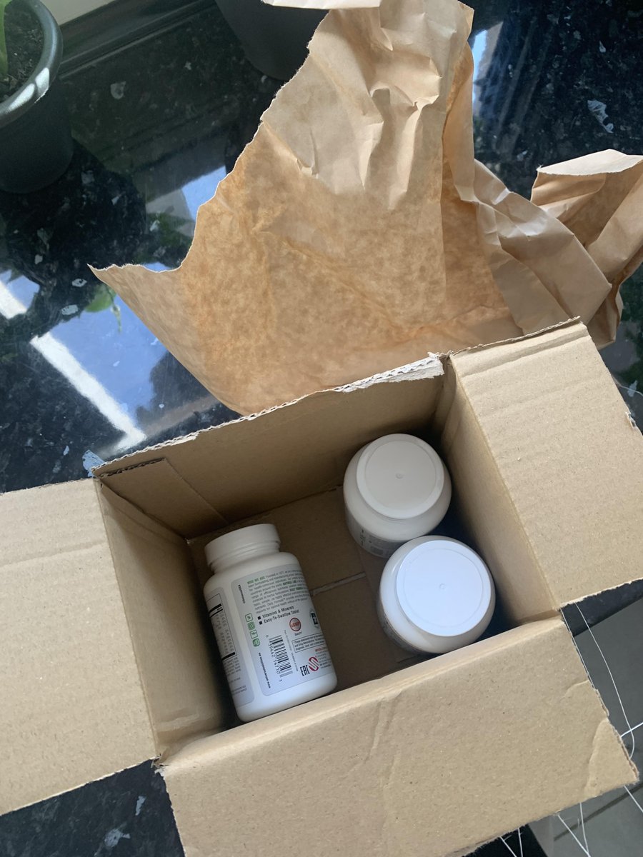 DonTomasGamer's tweet photo. Llevo años siendo cliente de @NutriTienda. Tanto mi padre como yo lo compramos todo allí. 
Pues fíjate, el primer problema que tengo con ellos y quedan retratados.
Hice un pedido de 4 botes de vitaminas. 
Solo han llegado 3 y me dicen que ellos han enviado los 4. 
Así es la vida. https://t.co/6jh11wACrO