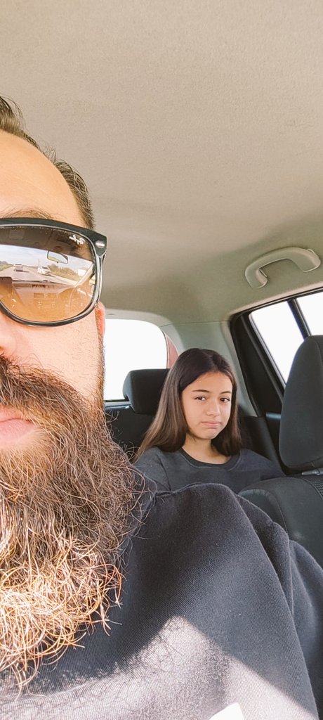 Dikiz aynasından nefret eder mi insan, ben ediyorum. Çünkü artık oraya baktığımda bana dil çıkaracak, gülümseyecek canım yok... #isiasortakdavamız