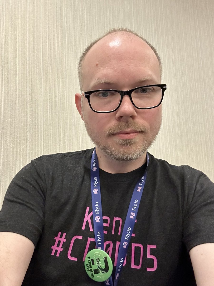 Decided to wear my <a href="/kentcdodds/">Kent C. Dodds ⚡</a> shirt for today’s Testing Web Apps workshop <a href="/remix_run/">Remix 💿</a> Remix Conf!