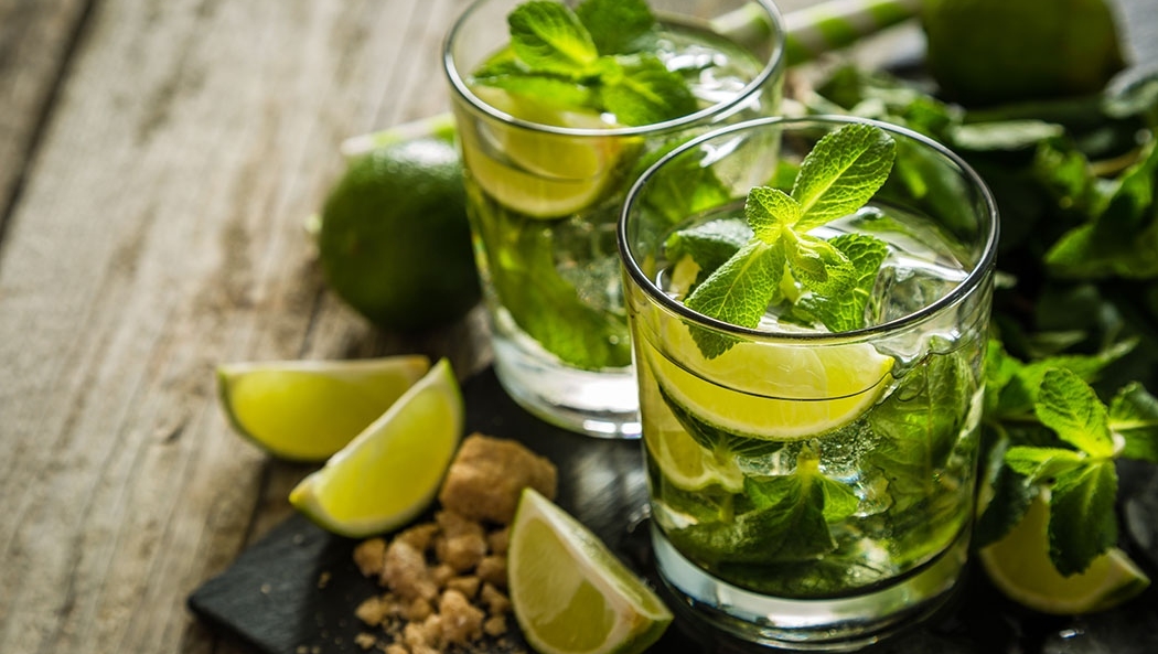 GoodinGrain's tweet photo. Enjoy a refreshing mojito in the sun! This mojito recipe comes with an Ontario grain corn whiskey twist. ☀️
=> https://t.co/S13yl2O9ig #YourFarmers #OntarioFarmers #OntarioFarms #OntarioGrains #Grains #Corn #GrainCorn #Whiskey #Drinks #DrinkRecipe #Mojitos #SummerDrinks https://t.co/F4JcNxxzDC