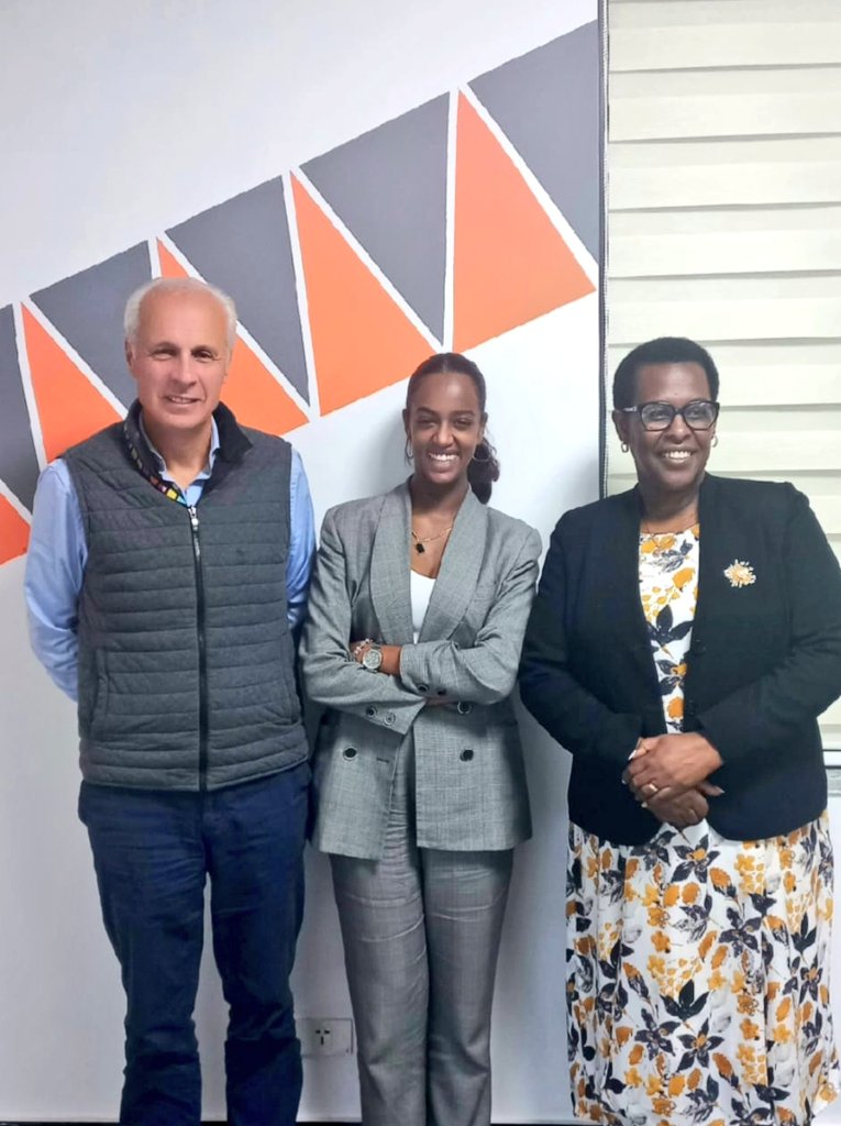 RwandainAddis's tweet photo. This afternoon H.E Amb. @HTGasatura paid a courtesy call on #IGADO+ to learn about their activities. They expressed their eagerness to #VisitRwanda and plans to expand their business to the region including #Rwanda. #RwandaWorks #RwandaIsOpen https://t.co/BwEe8nvon7