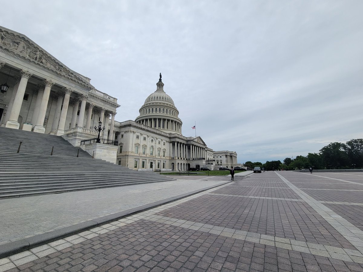 AlyKrasny's tweet photo. Ready for some meetings on the hill! #BeTheMatch #ProtectDonorJobs #LifeSavingLeaveAct @BTMPublicPolicy https://t.co/kFcPmTxWo5