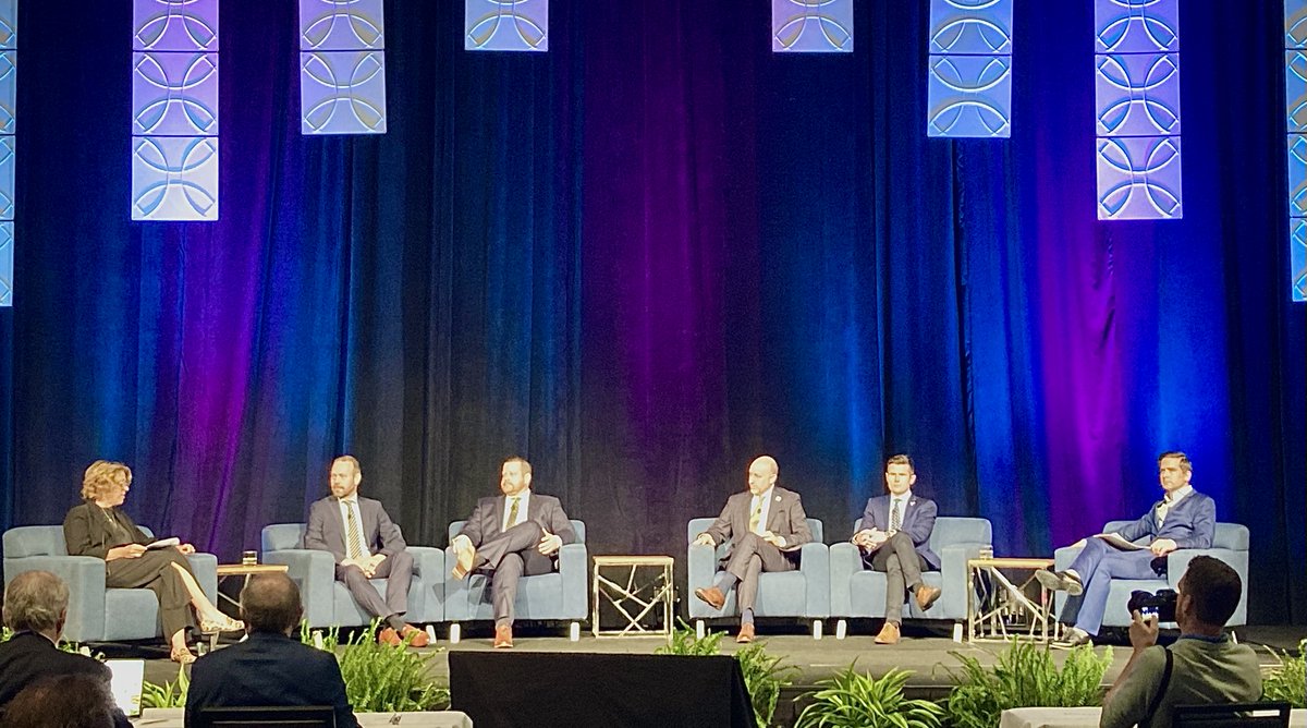 TurnForwardWind's tweet photo. #TurnForward Executive Director @StephAMcClellan kicks off the Pacific Offshore Wind Summit, leading a conversation with California leaseholders on what needs to happen to bring the many benefits of #offshorewind to the West Coast. https://t.co/4urT45xOHC
