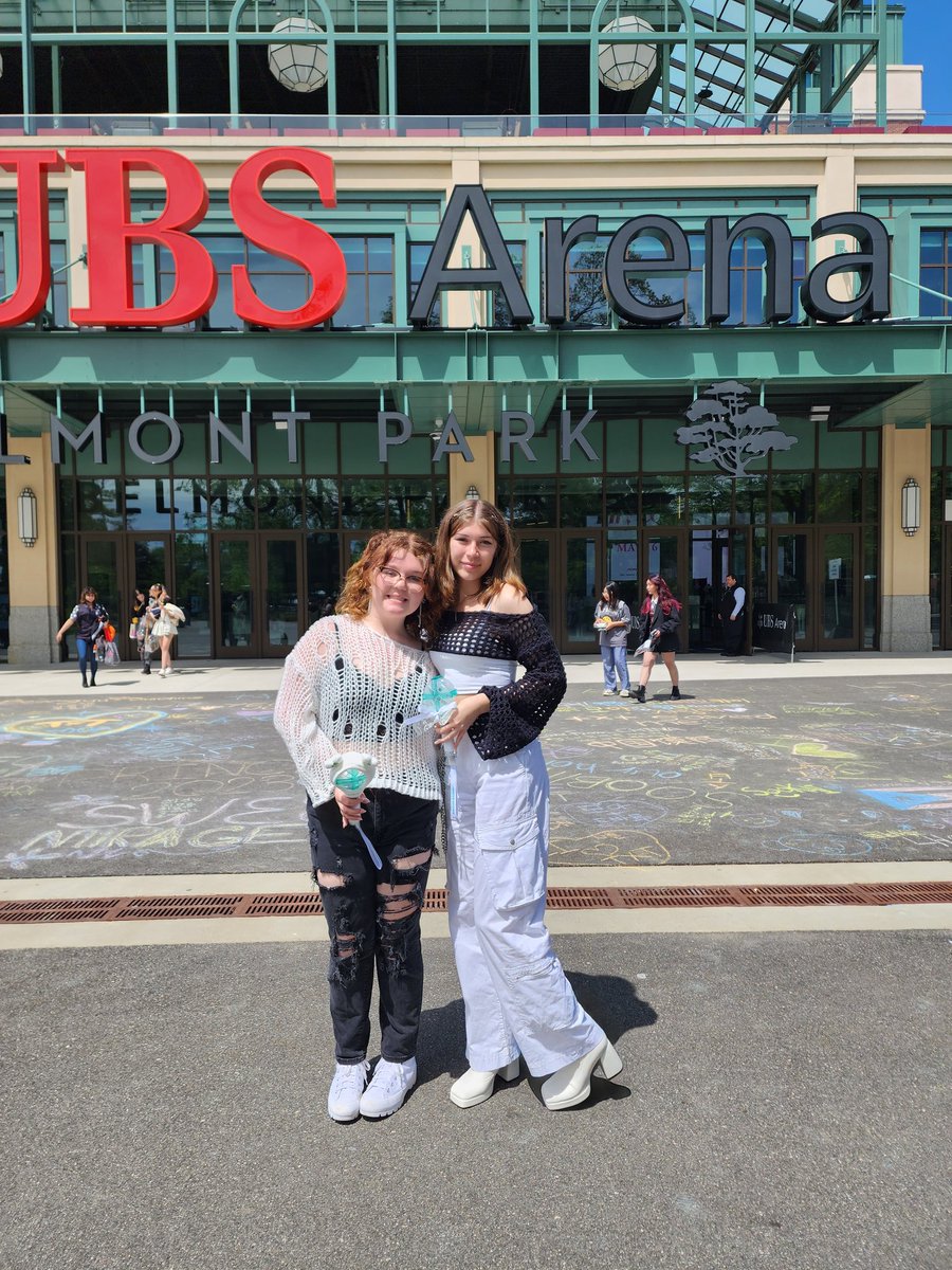ChristaSimpson's tweet photo. We're ready for tonight! #MOA
#TXT_ASM_TOUR_BELMONTPARK
#TXT_ASM_TOUR_in_NEWYORK https://t.co/2Q0ANRzEan