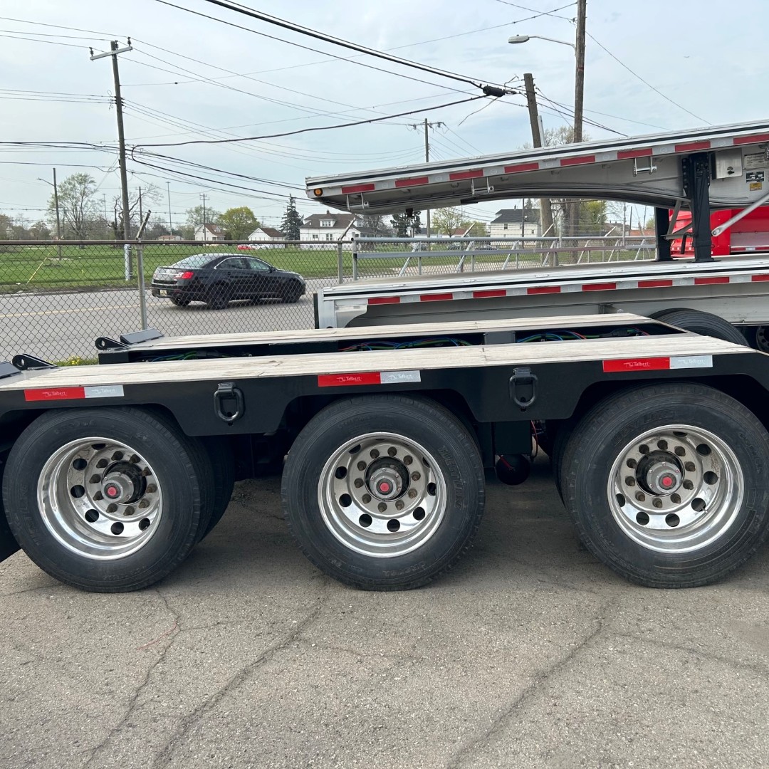 RTT_Sales's tweet photo. NOW AVAILABLE:  2023 50-ton Talbert Roller Paver!
For more information on this trailer, click the link below or call us at 248-773-3810.
Link to Roller Paver: https://t.co/Ggn7Vqlft5 https://t.co/F2UO7JgUoE