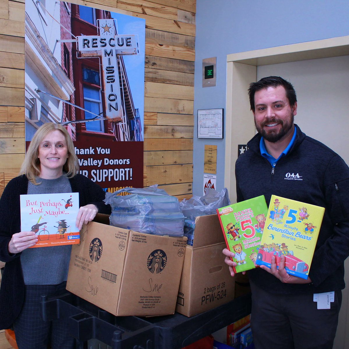 AtownRmission's tweet photo. Big thanks to @OAAORTHO for donating 500+ books to support Books to the Rescue! Your kindness and commitment to our community are truly appreciated. We know these books will bring joy and hope to local. Thank you, OAA, for your outstanding support! https://t.co/r8k5wCshgu