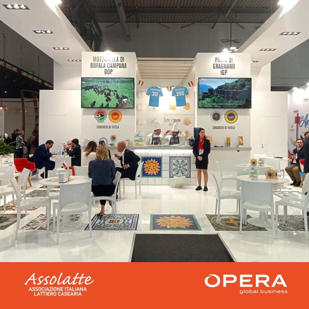 OperaGlobal's tweet photo. Avanzamos en nuestros proyectos por Italia 🇮🇹

Ya se encuentra en Milán la delegacion de compradores y periodistas chinos. Hoy han estado visitando el prmer dia de la Feria @TuttoFoodMilano https://t.co/E0Z47kYpQt