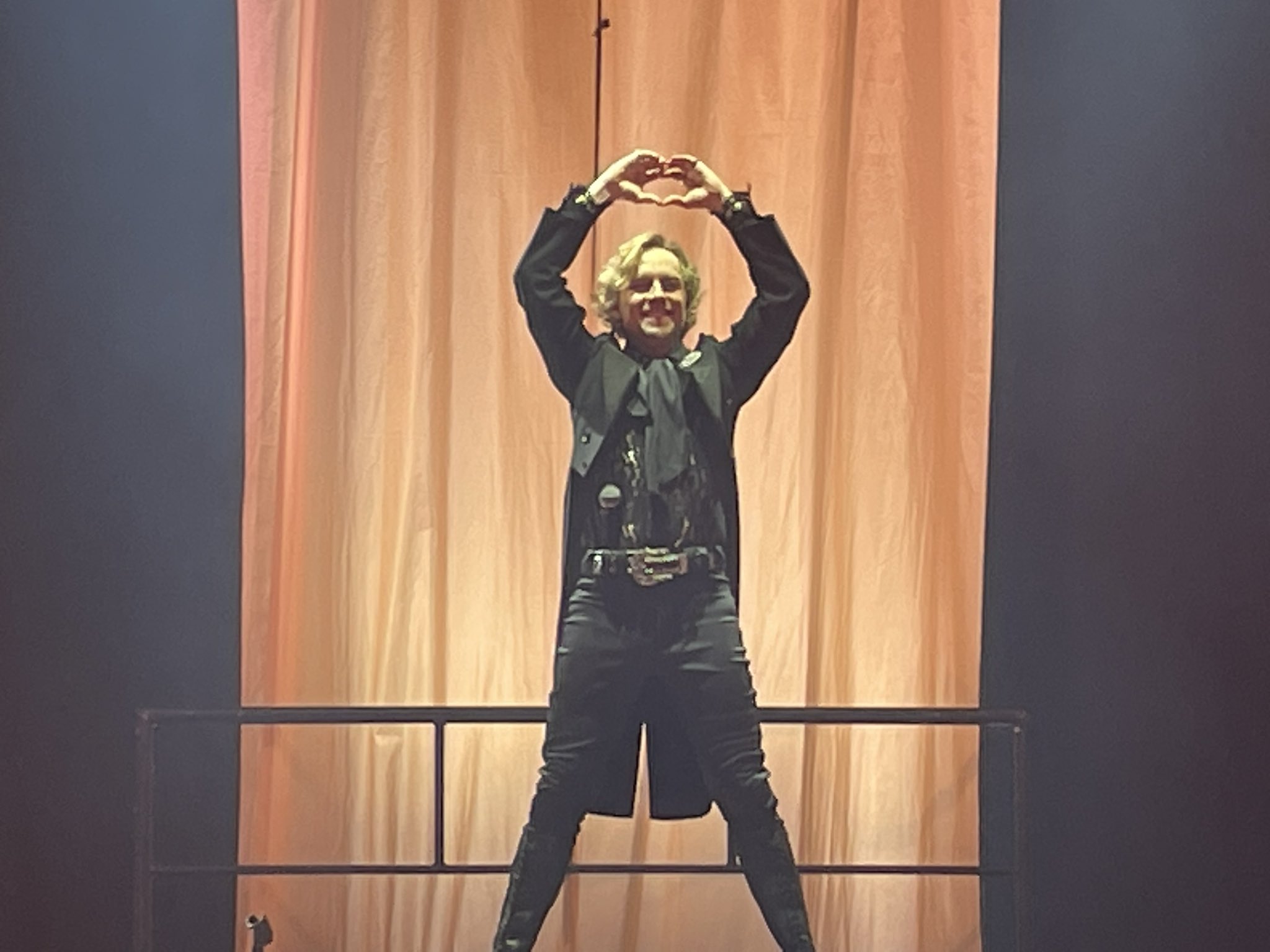  have a very happy birthday darren hayes lots of love susan x 