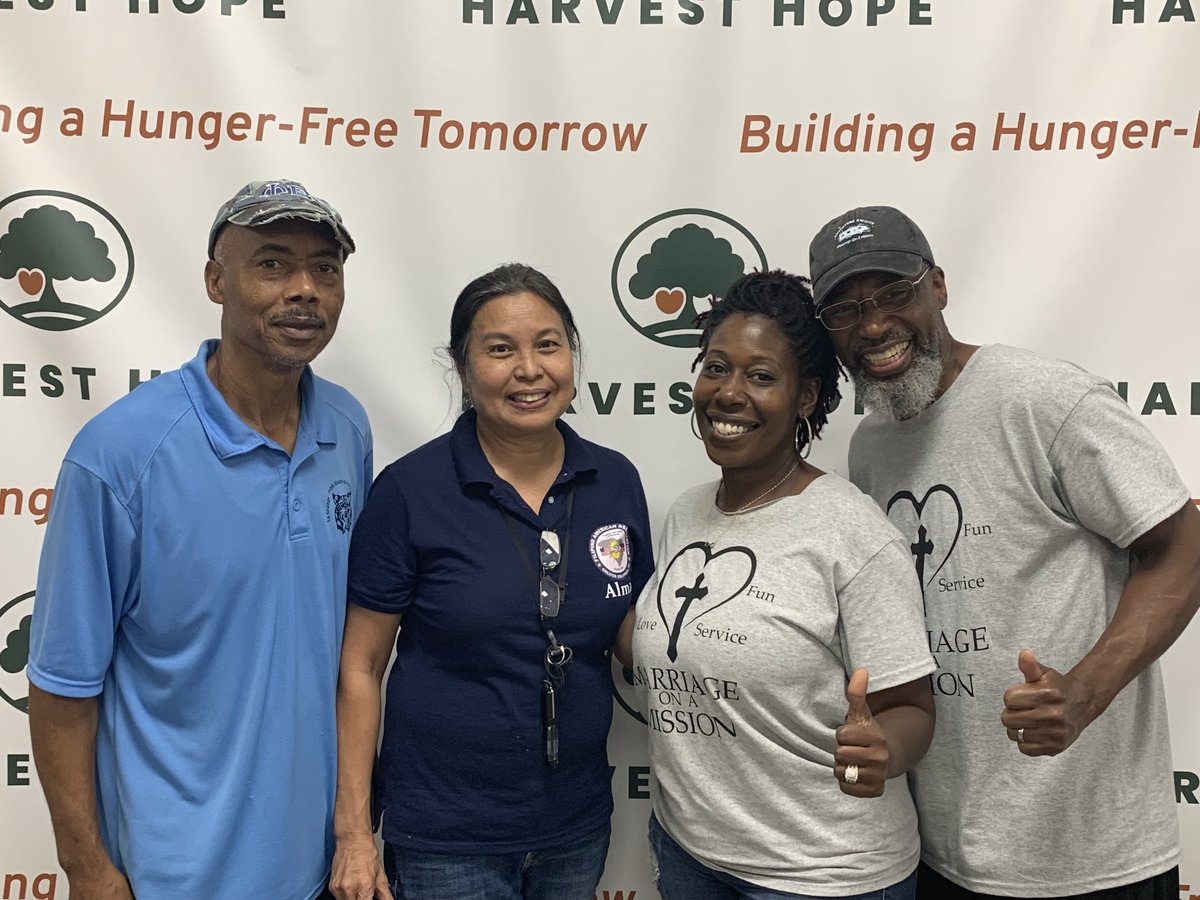 Our volunteers are AMAZING! When we asked for help packing 800 boxes for distribution to neighbors in need, we didn't expect that our community would show up and pack them all in a single day! Thank you to all for your time and dedication to the fight against hunger. 💚