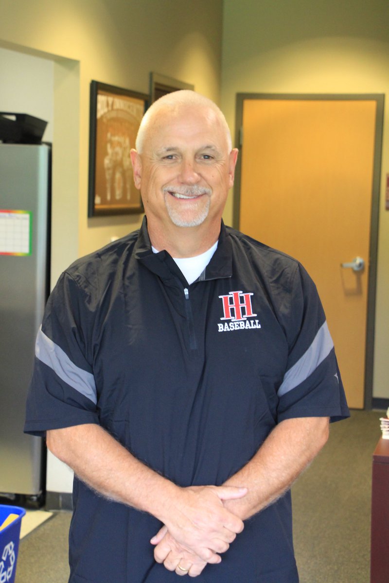 We are excited to welcome Coach Jeff Rowland to Golden Bear Nation! 

Click the link to learn more:
athletics.hies.org/news/2023/5/8/…

#GoBears