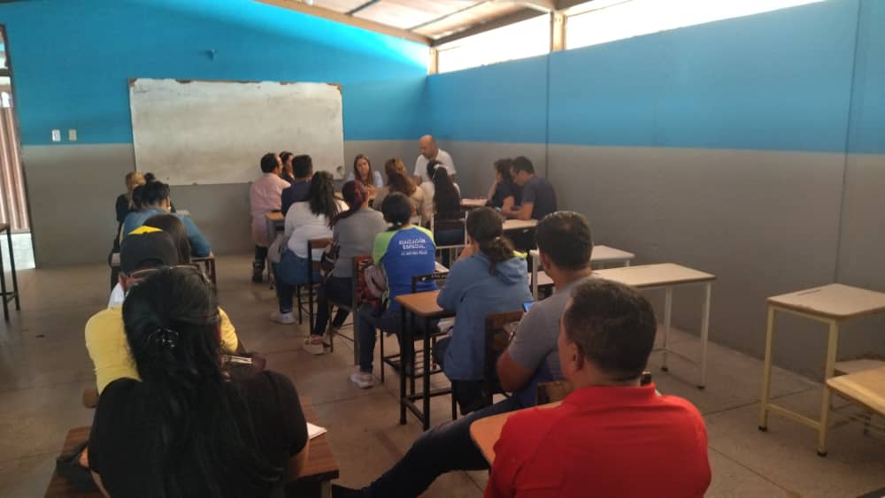 #9May Jefa de  ZET <a href="/Berzabethg1/">Berzabethgandicaoficial</a> realizó reunión para la conformación del Centro de Desarrollo la Calidad Educativa en el Municipio Andrés Bello #MaduroMásPueblo <a href="/NicolasMaduro/">Nicolás Maduro</a> <a href="/_LaAvanzadora/">Yelitze Santaella</a> <a href="/mippcivzla/">mippci</a>  @mppeducacion <a href="/FreddyBernal/">Freddy Bernal</a> <a href="/karemdebernal/">Karem Durán de Bernal</a> <a href="/delcyrodriguezv/">Delcy Rodríguez</a> <a href="/dcabellor/">Diosdado Cabello R</a>