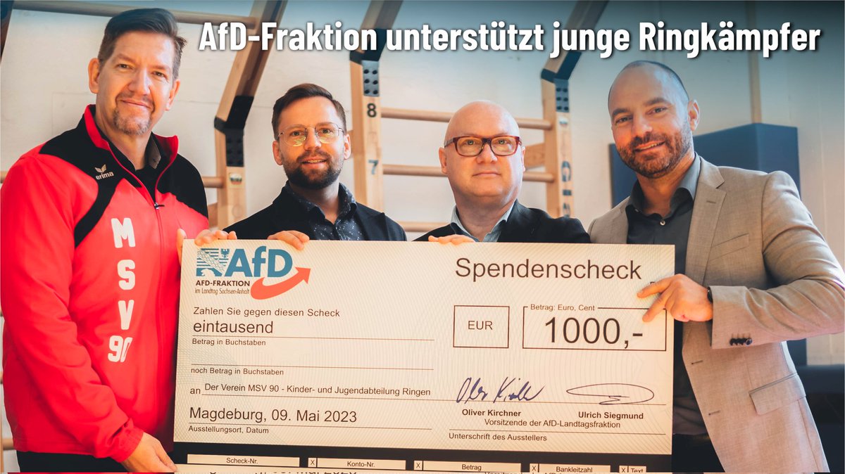 AfDFraktionLSA's tweet photo. Förderung des #Ringernachwuchses des #Magdeburg|erSV90 durch #AfDFraktion im Landtag von #SachsenAnhalt. #OliverKirchner, #GordonKöhler und #RonnyKumpf überreichen Spendenscheck in Höhe von 1.000 Euro an Abteilungsleiter Mario Pobloth. #AfD #Ltlsa #MSV90 ➡️https://t.co/QAyCs6o1qE https://t.co/lRWjOwEkI6