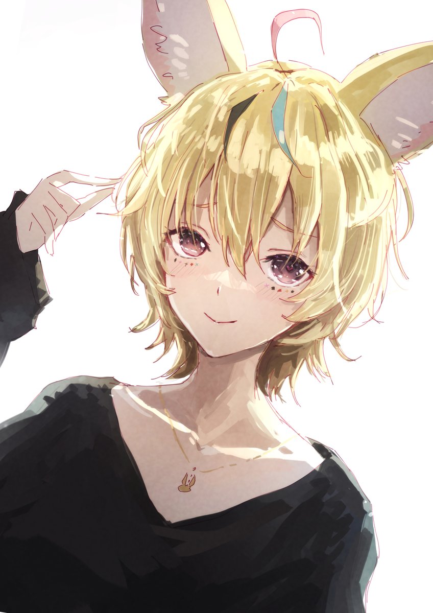 omaru polka blonde hair animal ears 1girl streaked hair solo fox ears black shirt  illustration images