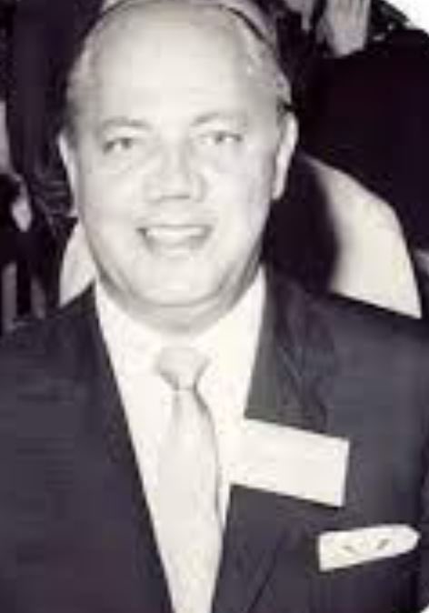LauraNBC6's tweet photo. BREAKING NEWS: 62yrold murder case closed. @MiamiDadePD &amp; private investigator Paul Novack say businessman Joseph DiMare, co-founder of DiMare Fresh, was killed by his wife Frances DiMare. The motive: an impending divorce &amp; her inheritance. @nbc6 https://t.co/qcHXsCKuFd