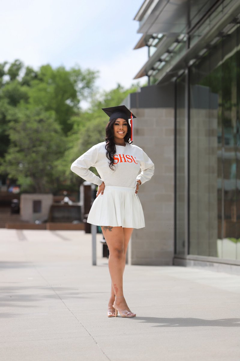 _Reyaaaa_'s tweet photo. “God is within her, she will not fall.”
Psalms 46:5 🙏🏽💫 

B.S. Health Science 🎓

#shsugrad #FinallyFiniSHed
#gradszn #shsu  #Classof2023  
🧡💙 https://t.co/LWA8u7qp18