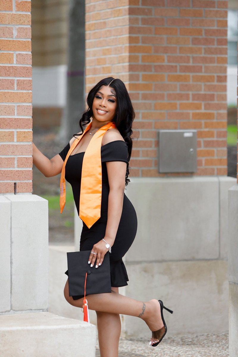 _Reyaaaa_'s tweet photo. “God is within her, she will not fall.”
Psalms 46:5 🙏🏽💫 

B.S. Health Science 🎓

#shsugrad #FinallyFiniSHed
#gradszn #shsu  #Classof2023  
🧡💙 https://t.co/LWA8u7qp18