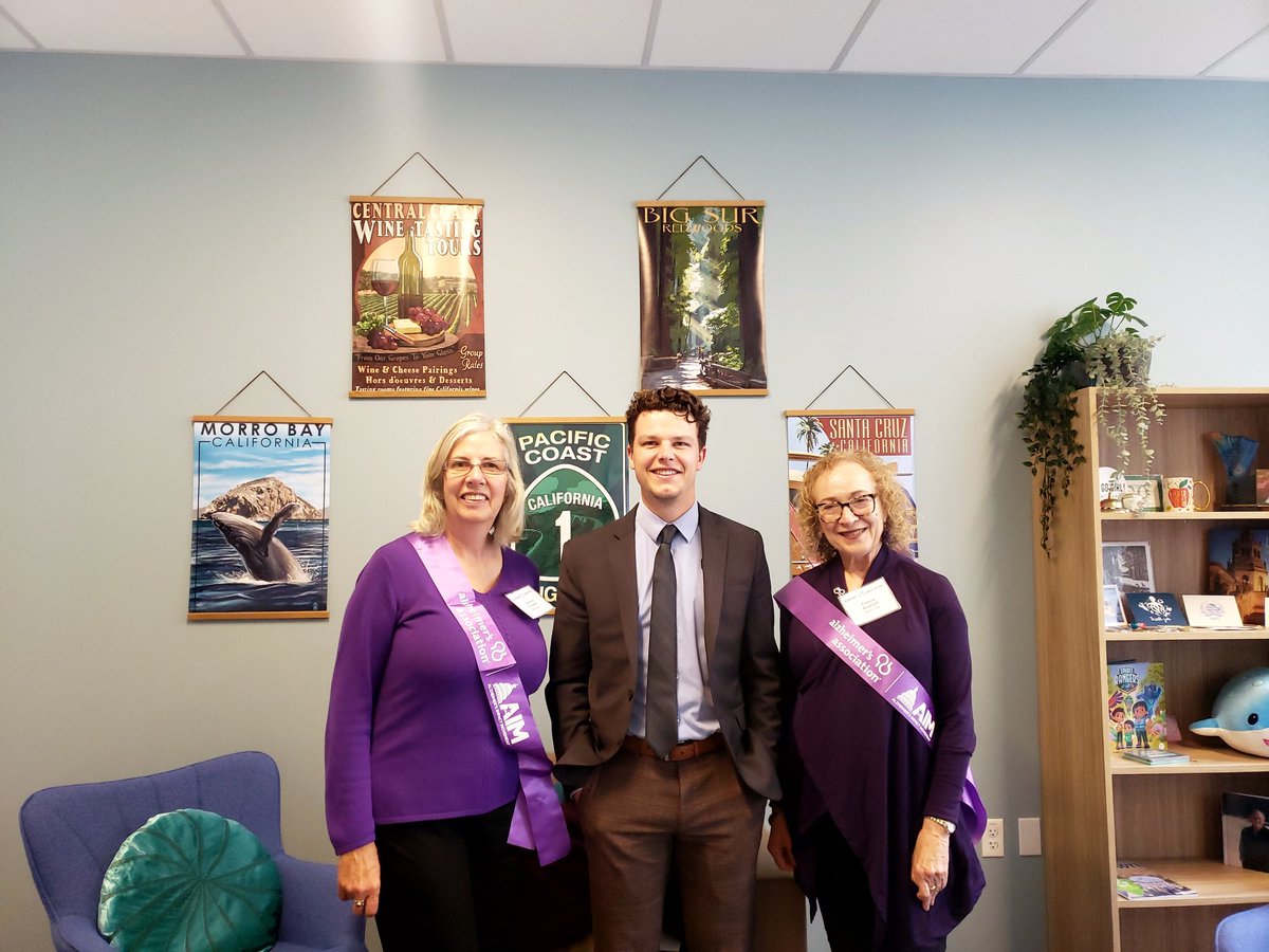 fnewfield2's tweet photo. Great meeting with Jason Dell'Orto, aide to @AsmDawnAddis regarding bills to advance access and support to persons with Alzheimer’s and related disorders. Thank you for your sincere interest. #Care4ALZ https://t.co/MCU7rCBMgW