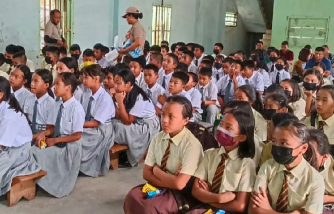mizorampolice's tweet photo. #UnityRide cum #LegalAwareness campaign organised. Today, #SerchhipPolice visited three villages along the mountain ranges of Tawitlang - Hualtu, Hmuntha and Khawbel. Besides conducting Legal Awareness Campaign Sessions in these villages, the team also held interactions/ https://t.co/ALoCqLVVqg