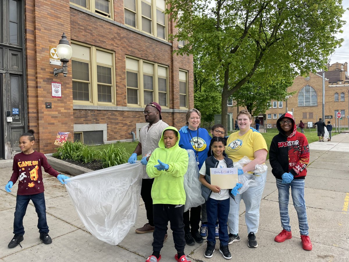 OasisSCSD's tweet photo. Better World Day. Making the world more awesome! @SyracuseSchools @OasisSCSD https://t.co/Xe72rEsZrr