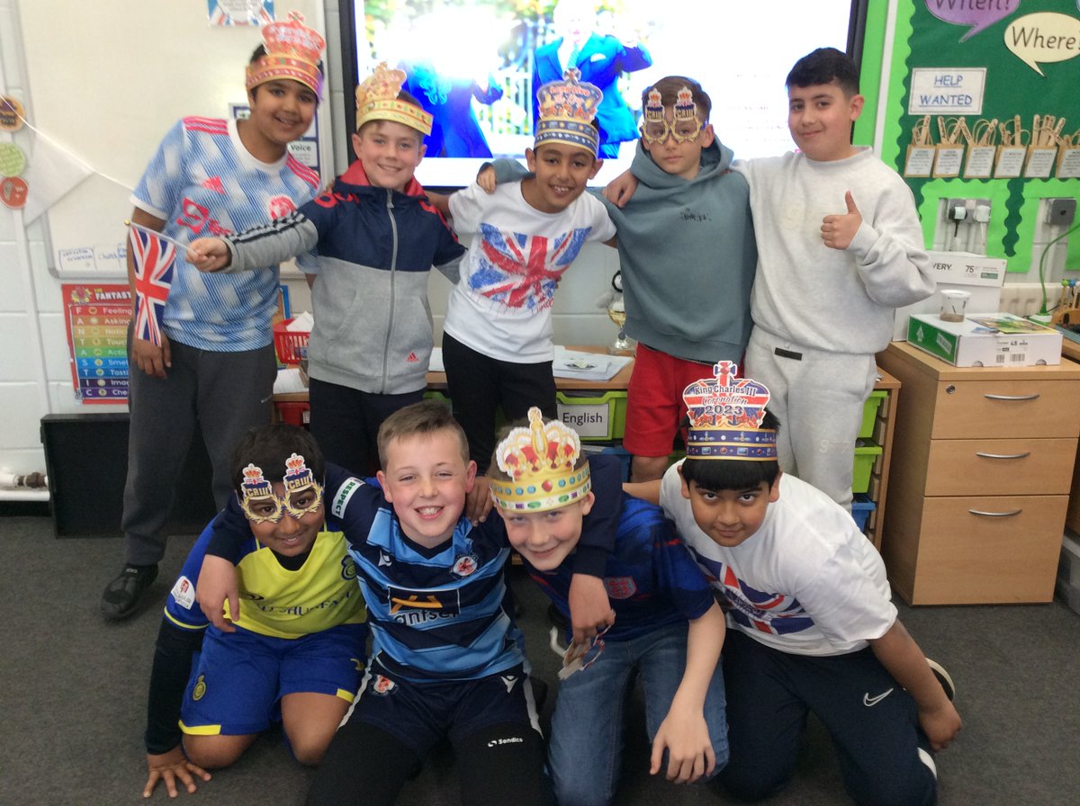 We hope you all had a great time celebrating the Coronation this weekend!  We had a fantastic time celebrating in school last week - thank you to our wonderful families for finding outfits to reflect the theme!