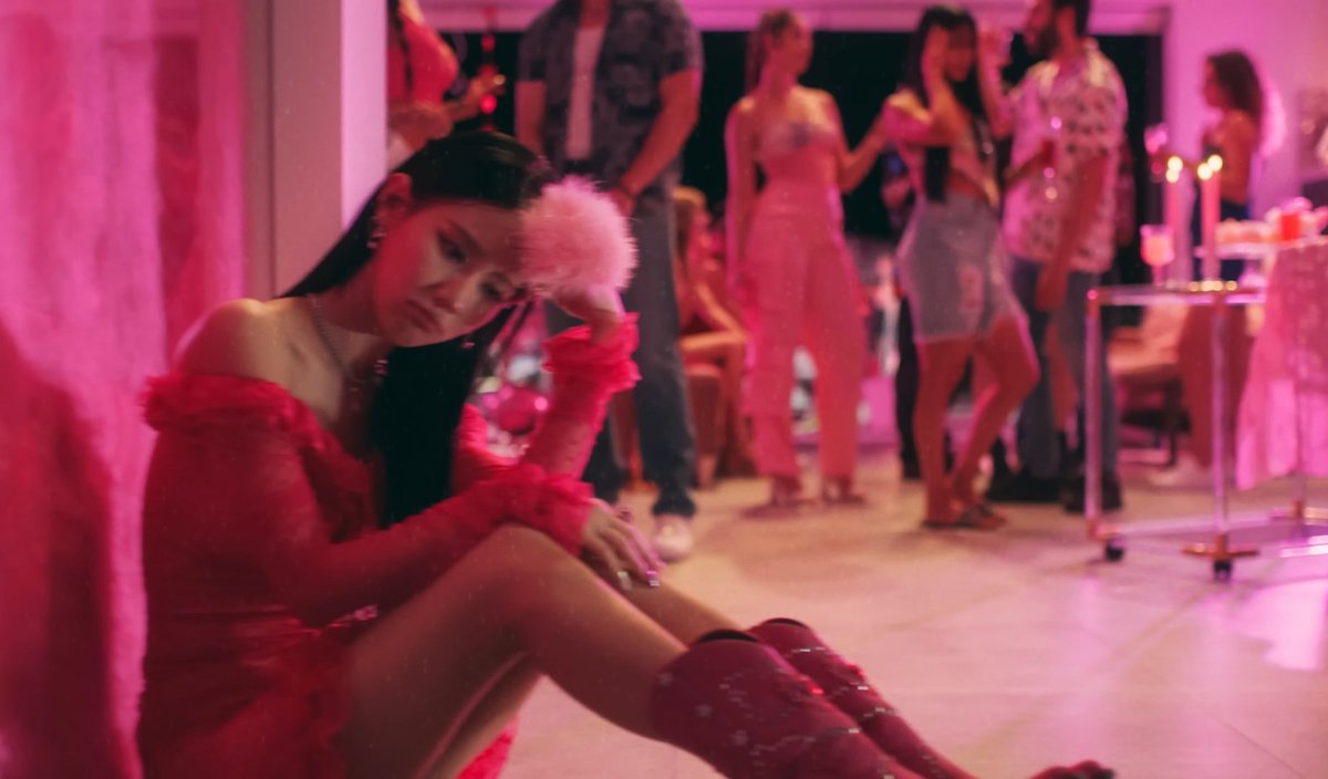 idlecharts's tweet photo. Did "#Allergy" and "#Queencard" story happened before "TOMBOY"?!

In "Allergy" they meet with a guy named "tom.boy" who seems to hurt Miyeon and makes her want to be like Minnie. In "TOMBOY" they sing about being hurt, finally being themselves and not changing for anyone. https://t.co/OOJqWYJdie