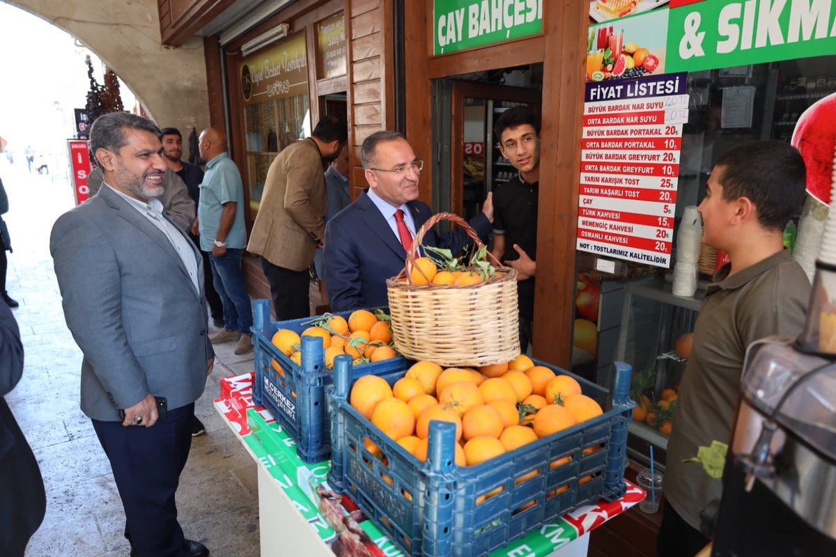 Biz milletimizin ferasetine güveniyor ve inanıyoruz. 

Allah’ın izniyle 14 Mayıs’ta liderimiz,
Cumhurbaşkanımız Sn. <a href="/RTErdogan/">Recep Tayyip Erdoğan</a> yeniden Cumhurbaşkanı olacak.

Şanlıurfa, Türkiye Yüzyılı’na hazır…  

<a href="/Akparti/">AK Parti</a> <a href="/erkankandemir/">Erkan Kandemir</a> 
<a href="/bybekirbozdag/">Bekir  Bozdağ</a>