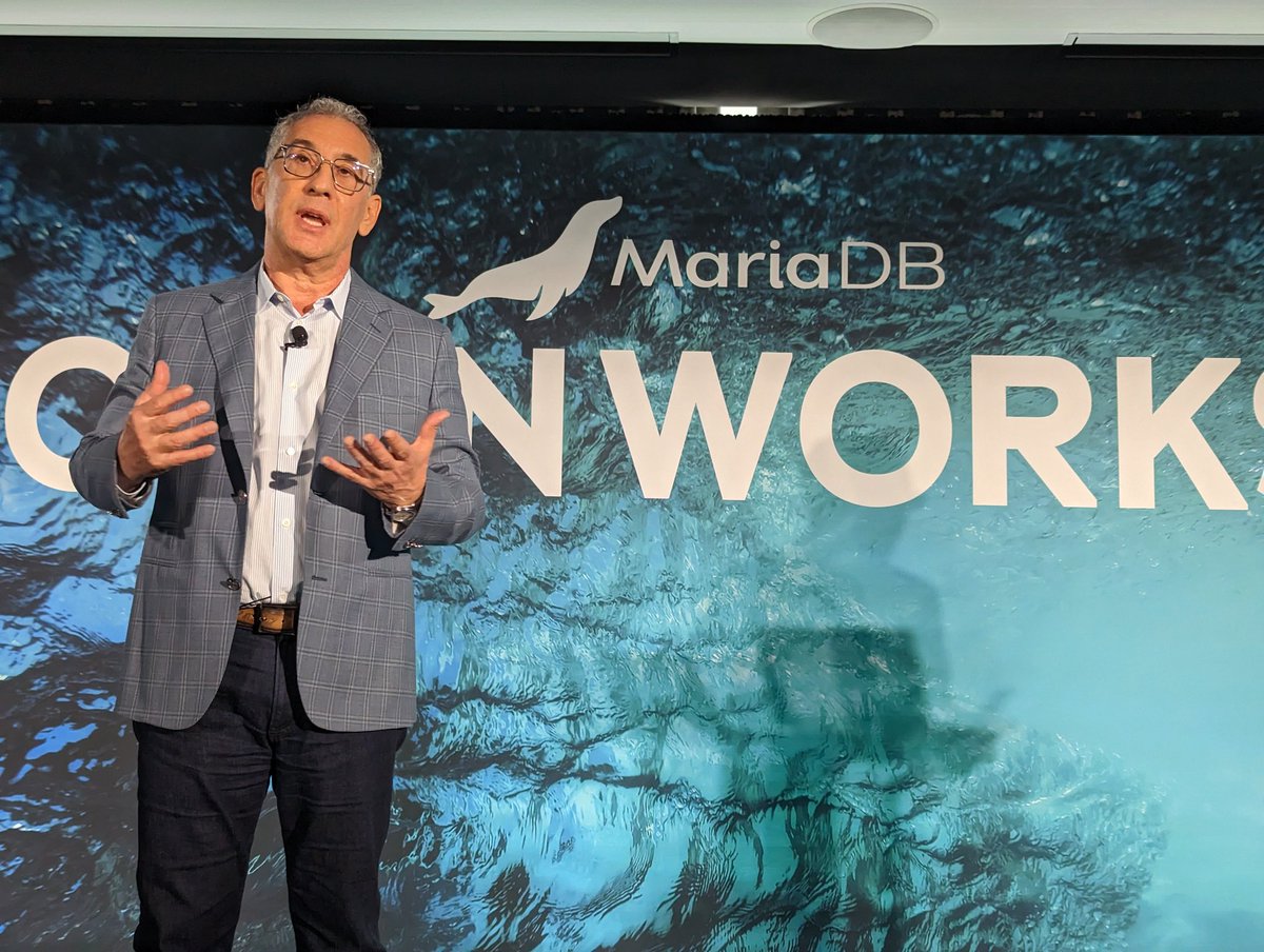 moon's tweet photo. Michael Howard @mariadb back home in NY, Keynote #openworks https://t.co/QeLZWtJTUO
