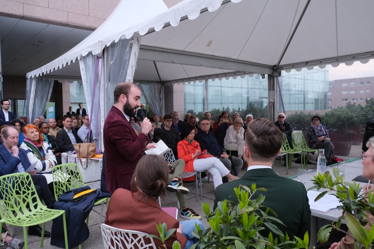 Débat sur les suites de la Conférence sur l'avenir de l'Europe.
Sur la plus belle terrasse de #Strasbourg.
Les fédéralistes mobilisés pour réformer les traités 🇪🇺 !

Merci à l'Art Café @strasmusees pour l'accueil irréprochable ❤️
📷 @VinVenus 
#EuropeDay #CoFoE #TreatyReformNow