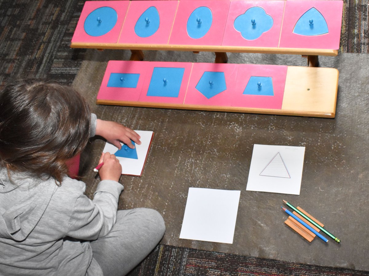 AVMontessori's tweet photo. To build the motor skills 💪 to write with a pencil, ✏️ children in our Montessori preschool classroom in Roseville learn to control a pencil by filling in outlines. This activity does not weary children because they enjoy it! 😊
Visit, https://t.co/CFHGB6DgY4 
Call, 916-787-4004 https://t.co/udFv2BY39i