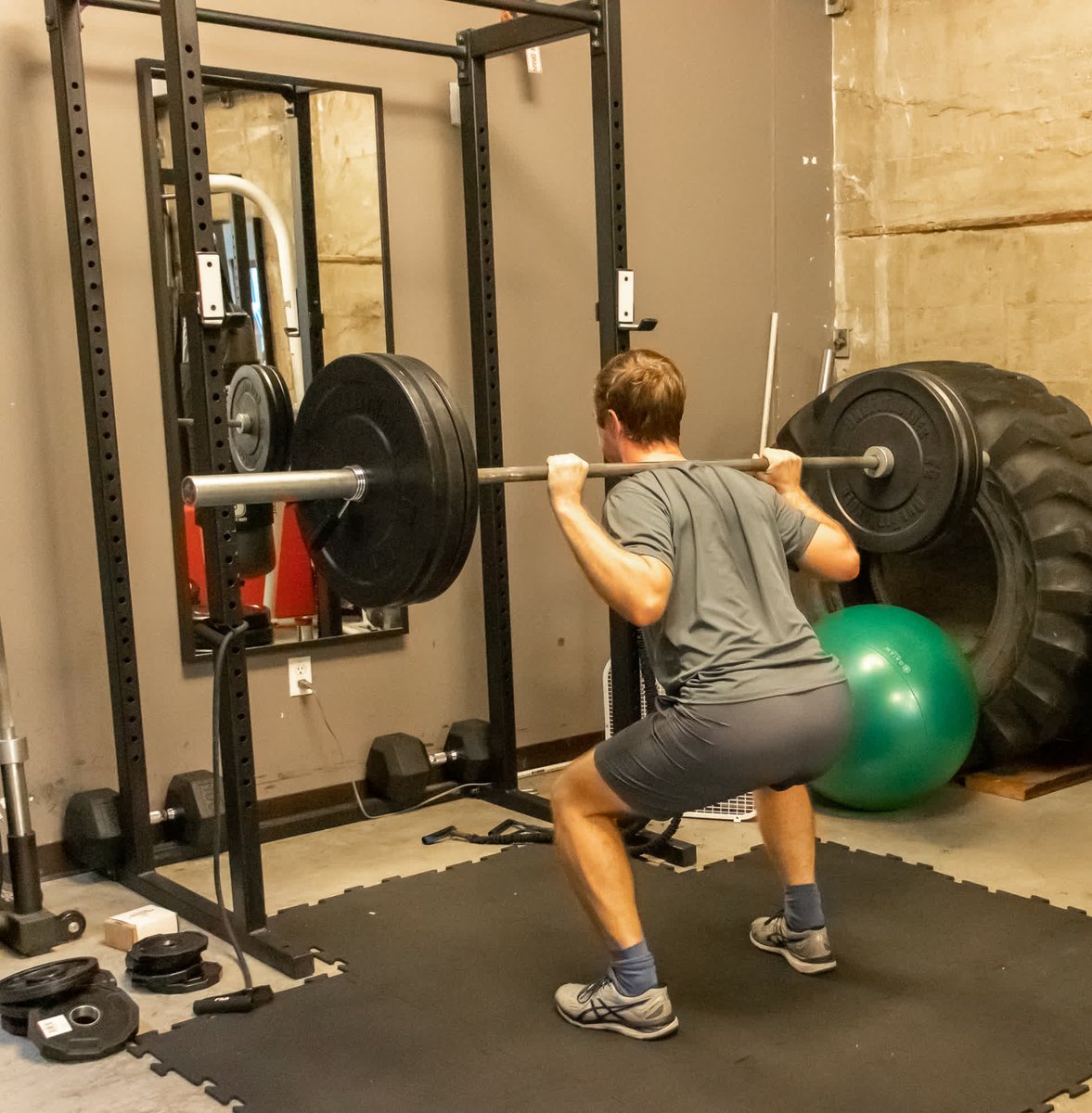 TrainerAlison's tweet photo. Do you have goals to lift heavy with great form?

My team of trainers and I are ready to help you!

Get started with personal training today!

#hellafit #truve #alisonroesslerfitness #oaklandpersonaltraining #oaklandtrainer #oaklandgym https://t.co/Jnddnvaoh9