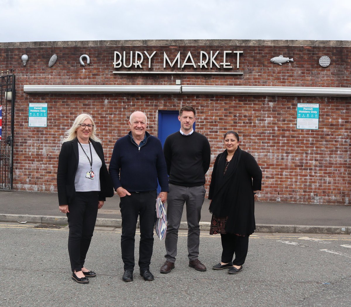 Legendary celebrity chef Rick Stein was at Bury Market on Saturday! 🙌

He tasted food from many of our amazing stalls, and even stopped for a pic with markets management!

You never know who is going to show up on market day! 🤷

#LYLM2023 #MyMarket