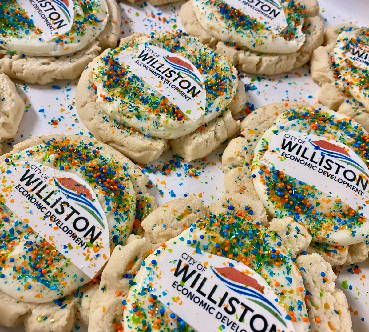 WillistonEcon's tweet photo. We are celebrating Economic Development Week today with an open house from 1-3 p.m. at the Center for Development! Join us for delicious homemade sugar cookies from Neubacher's Bakery and yummy blueberry lemonade from Young Bucks Coffee &amp; Eatery. 
#economicdevelopmentweek https://t.co/QEMoVZcMfg