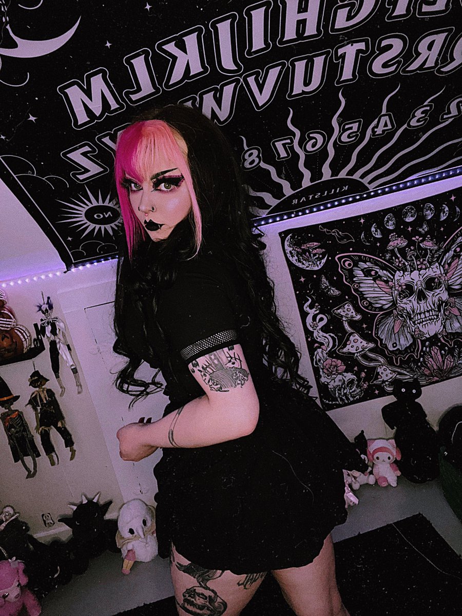 bbyygutz's tweet photo. ⛓️ 𝖈𝖍𝖊𝖆𝖙 𝖉𝖊𝖆𝖙𝖍 ⛓️
𖤐
𖤐
𖤐
𖤐
𖤐
#pastelgoth #pinkaesthetic #gothgirl #forestink #hottopic #halloween https://t.co/w4uDfJdMhD