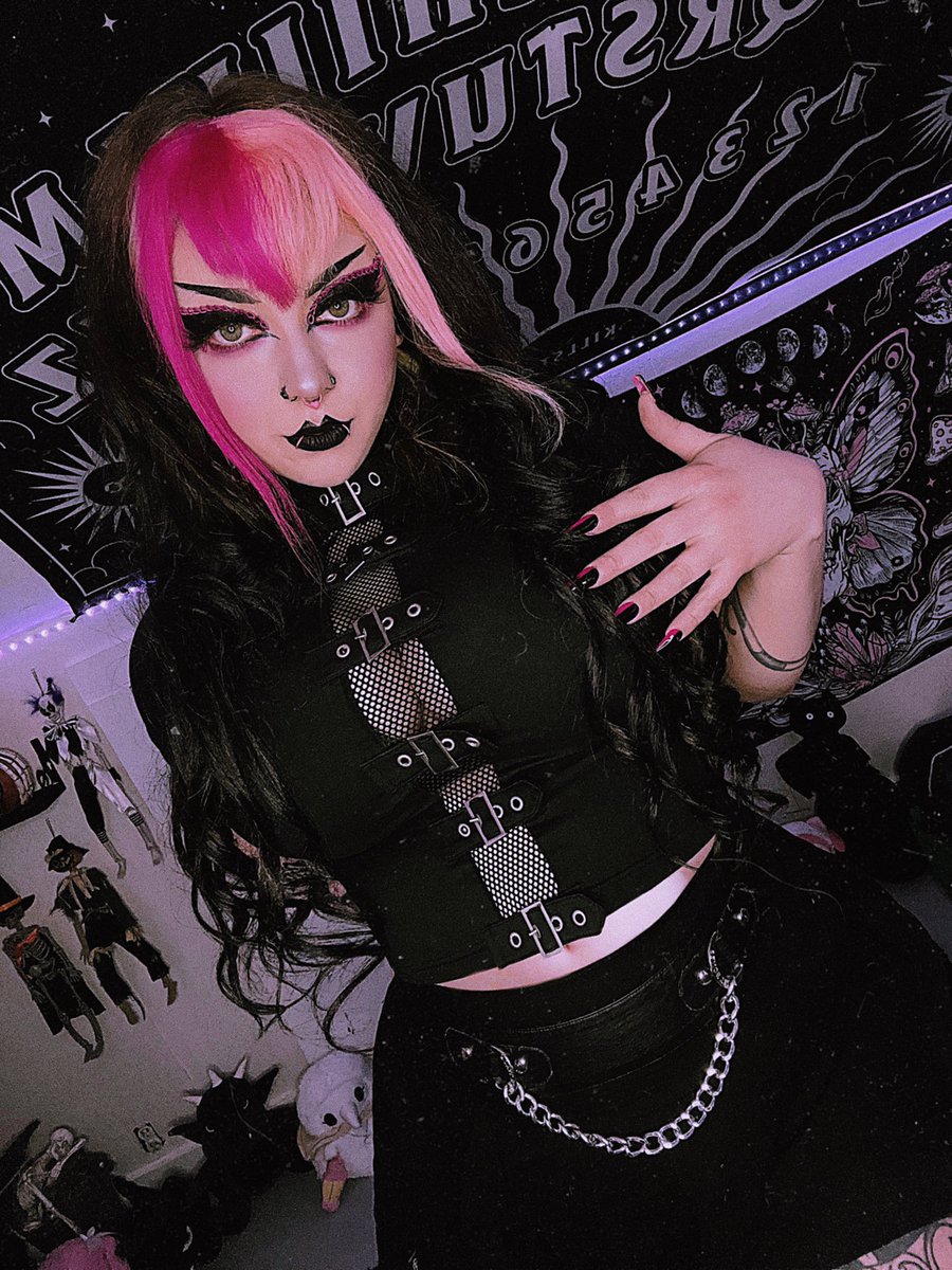 bbyygutz's tweet photo. ⛓️ 𝖈𝖍𝖊𝖆𝖙 𝖉𝖊𝖆𝖙𝖍 ⛓️
𖤐
𖤐
𖤐
𖤐
𖤐
#pastelgoth #pinkaesthetic #gothgirl #forestink #hottopic #halloween https://t.co/w4uDfJdMhD