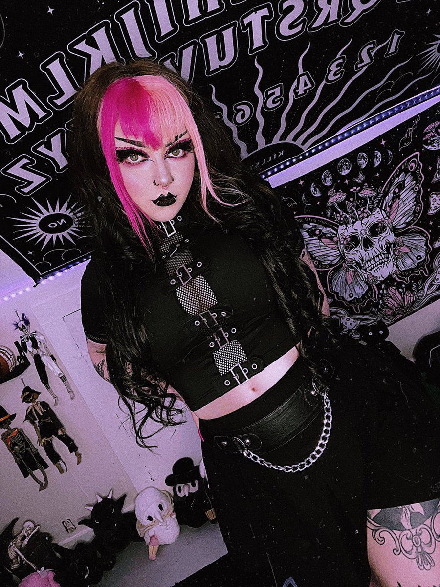 bbyygutz's tweet photo. ⛓️ 𝖈𝖍𝖊𝖆𝖙 𝖉𝖊𝖆𝖙𝖍 ⛓️
𖤐
𖤐
𖤐
𖤐
𖤐
#pastelgoth #pinkaesthetic #gothgirl #forestink #hottopic #halloween https://t.co/w4uDfJdMhD