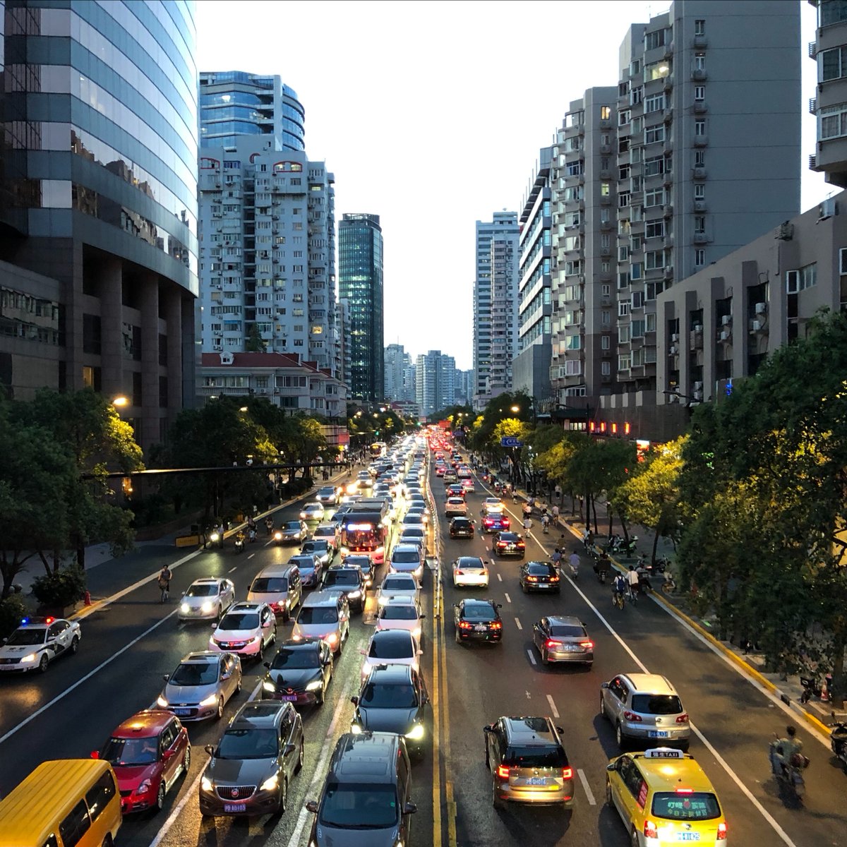 JimTrainorAuto's tweet photo. Love to see advancements happening in #automotive infrastructure. OEMs are quickly adopting ethernet-based communication systems in their vehicles to support these new features and capabilities. Find out more from @YahooFinance: https://t.co/9fAep1E7qx https://t.co/AMKf0YEUTy