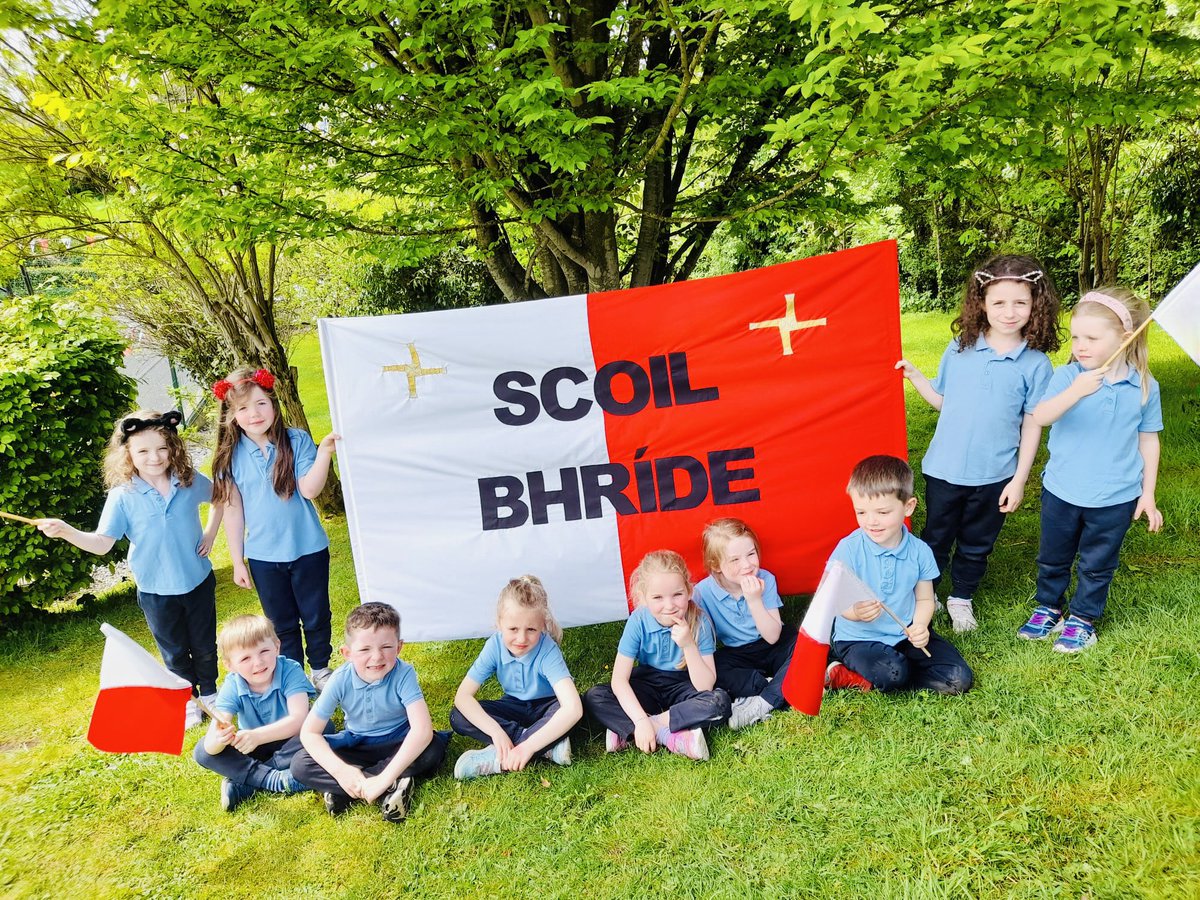 scoilbhrideNS's tweet photo. Excited about @faischools #UlsterPrimary5sfinals tomorrow! ⚽️We love our new flag Mrs Boylan…thank you. ❤️#wholeschooloccasion  #proud #memories #togetherweshine @RTEsport @ActiveFlag @theNSMonaghan @news2dayRTE @FAIreland https://t.co/F26bx5jJ9M