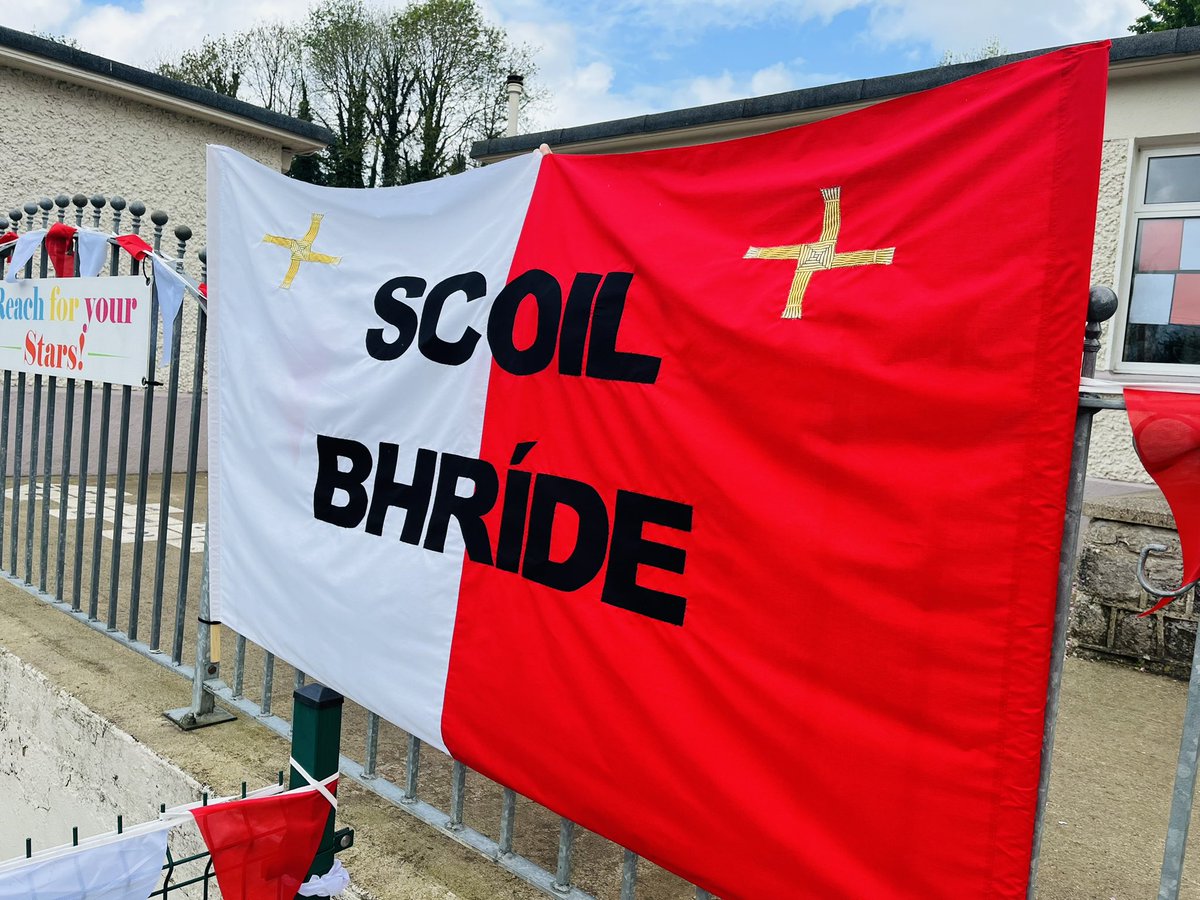 scoilbhrideNS's tweet photo. Excited about @faischools #UlsterPrimary5sfinals tomorrow! ⚽️We love our new flag Mrs Boylan…thank you. ❤️#wholeschooloccasion  #proud #memories #togetherweshine @RTEsport @ActiveFlag @theNSMonaghan @news2dayRTE @FAIreland https://t.co/F26bx5jJ9M