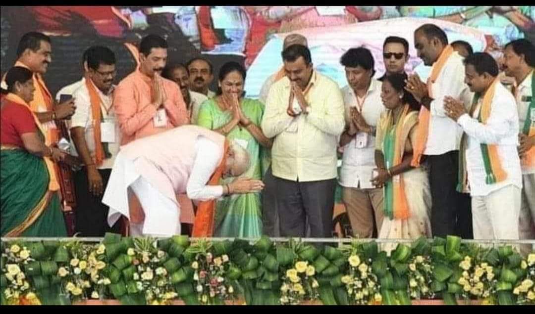 APJ_Dravidan's tweet photo. Drama Clown @narendramodi @PMOIndia #IdiotPMModi #ClownModi https://t.co/HiRG9wuHkJ