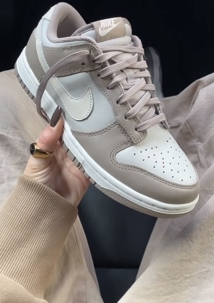 LesPromosTV's tweet photo. NIKE 🩶 https://t.co/VMkgsGrgiA