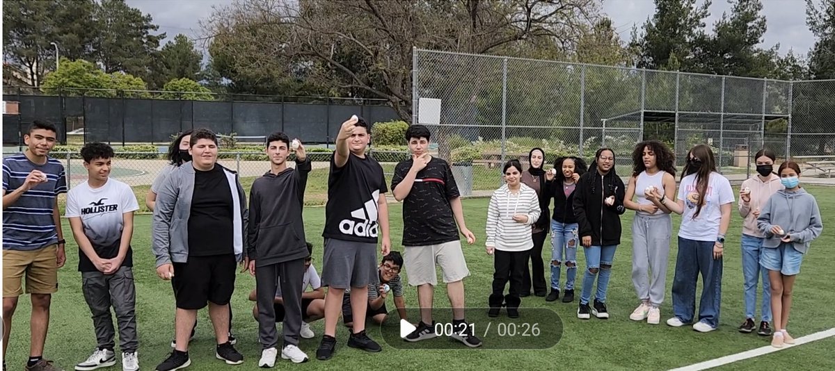 ColemanAlameda's tweet photo. If you want to build a strong virtual learning program, you NEED engaging and fun class meetups.  Let the kids be kids!  🎸🥚🏈⚽️🎨♟️🧁🍕😂🤣🏀 🥰
@CajonValleyUSD @cvusd_vlp #youbelong
#teachertwitter #TeacherAppreciationWeek https://t.co/yGedm5KQdl