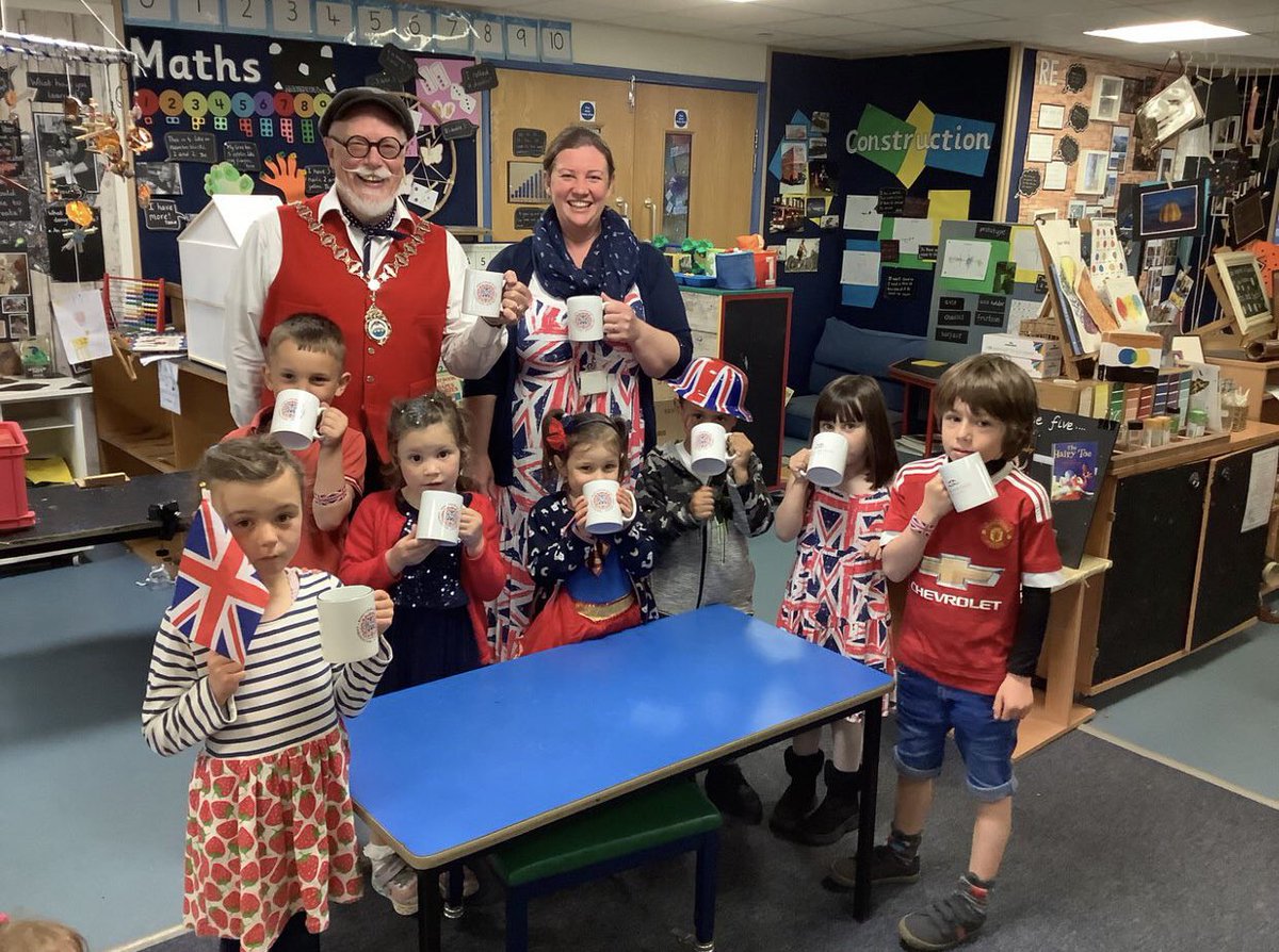 KingsbridgeTown's tweet photo. Not your usual “mug shot” 😉

Commemorative coronation mugs were handed out to all children at Kingsbridge Primary School by the Mayor Councillor Philip Cole,  seen here with Mrs Rundle &amp; her class.  Image courtesy the school, thank you https://t.co/fkZOdOuXhw
