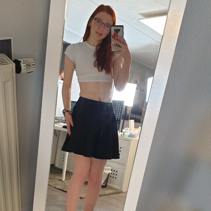 Hey Hey und sch&ouml;nen Mittwoch.. Ich hoffe Ihr hattet bis hierhin eine tolle Woche !! 😊🦊 https://t.co/<a href="/tag/lingerie"class="tags"><span>#lingerie</span></a><a href="/tag/redhead"class="tags"><span>#redhead</span></a><a href="/tag/redhair"class="tags"><span>#redhair</span></a><a href="/tag/christmas"class="tags"><span>#christmas</span></a><a href="/tag/present"class="tags"><span>#present</span></a>