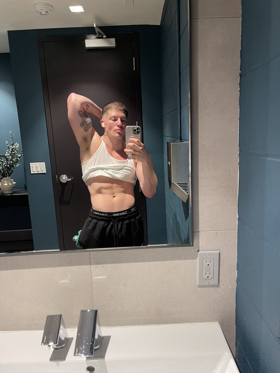 ONDREAZ on Twitter: "Should there be an exclusive version of this? Yes