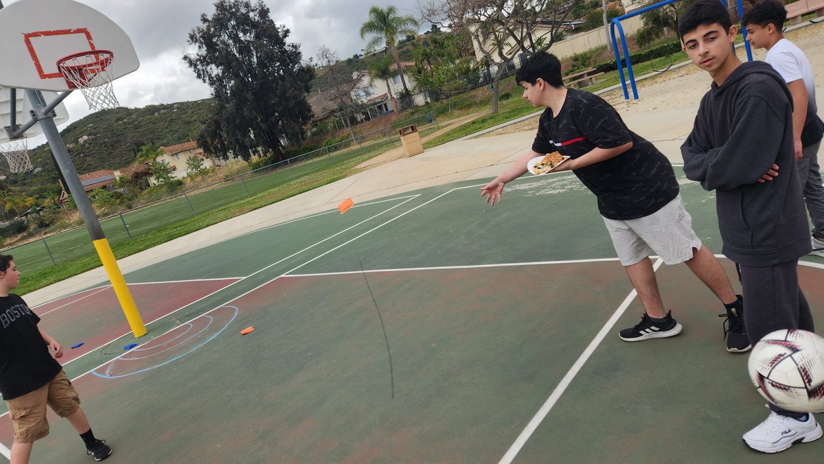 ColemanAlameda's tweet photo. If you want to build a strong virtual learning program, you NEED engaging and fun class meetups.  Let the kids be kids!  🎸🥚🏈⚽️🎨♟️🧁🍕😂🤣🏀 🥰
@CajonValleyUSD @cvusd_vlp #youbelong
#teachertwitter #TeacherAppreciationWeek https://t.co/yGedm5KQdl